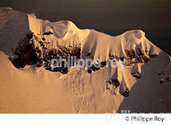 CORNICHE DE NEIGE, LES PYRENEES VUES DEPUIS L' OBSERVATOIRE DU PIC DU MIDI DE BIGORRE. (65F01621.jpg)