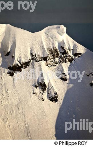 CORNICHE DE NEIGE, LES PYRENEES VUES DEPUIS L' OBSERVATOIRE DU PIC DU MIDI DE BIGORRE. (65F01623.jpg)