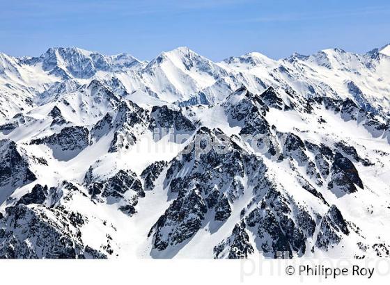 LA CHAINE DES PYRENEES ,  DEPUIS L' OBSERVATOIRE DU PIC DU MIDI DE BIGORRE. (65F01639.jpg)