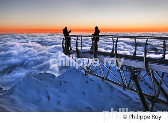 LE PONTON DANS LE CIEL, OBSERVATOIRE DU PIC DU MIDI DE BIGORRE, HAUTES PYRENEES. (65F01711.jpg)