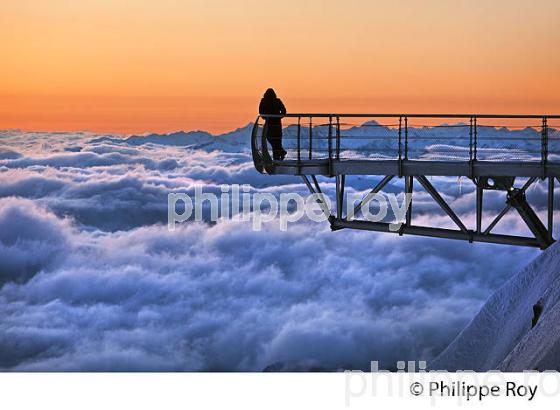 LE PONTON DANS LE CIEL, OBSERVATOIRE DU PIC DU MIDI DE BIGORRE, HAUTES PYRENEES. (65F01718.jpg)