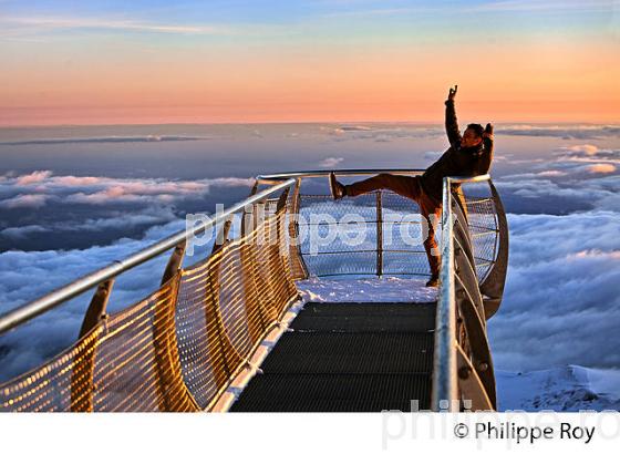 LE PONTON DANS LE CIEL, OBSERVATOIRE DU PIC DU MIDI DE BIGORRE, HAUTES PYRENEES. (65F01724.jpg)