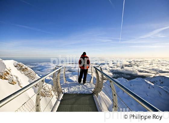 LE PONTON DANS LE CIEL, OBSERVATOIRE DU PIC DU MIDI DE BIGORRE, HAUTES PYRENEES. (65F01729.jpg)