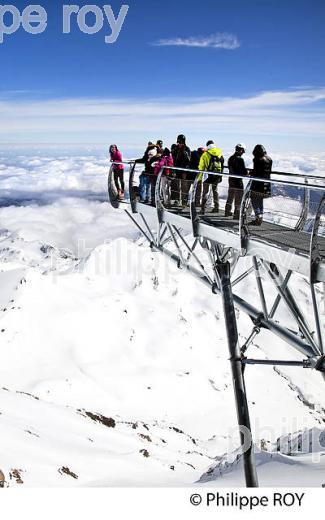 LE PONTON DANS LE CIEL, OBSERVATOIRE DU PIC DU MIDI DE BIGORRE, HAUTES PYRENEES. (65F01734.jpg)