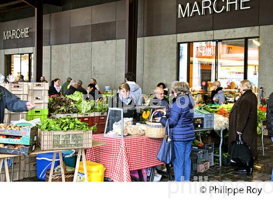 MARCHE DE LA HALLE BRAUHAUBAN , TARBES, BIGORRE, HAUTES-PYRENEES. (65F02018.jpg)