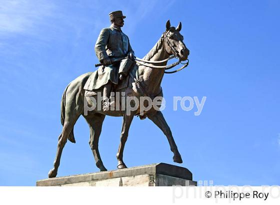 STATUE EQUESTRE DU MARECHAL FOCH, TARBES, BIGORRE, HAUTES-PYRENEES. (65F02039.jpg)