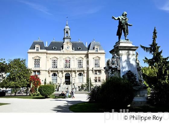 STATUE DE DANTON ET HOTEL DE VILLE , TARBES, BIGORRE, HAUTES-PYRENEES. (65F02106.jpg)