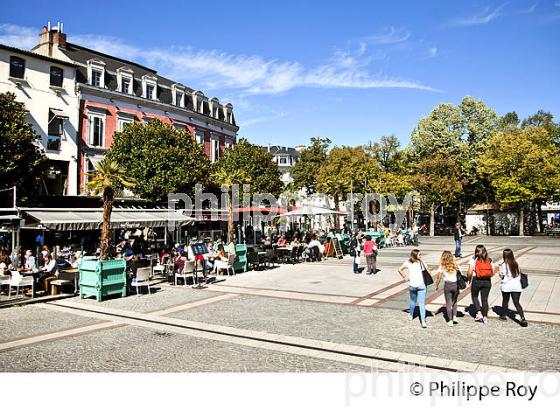 PLACE DE VERDUN, TARBES, BIGORRE, HAUTES-PYRENEES. (65F02116.jpg)
