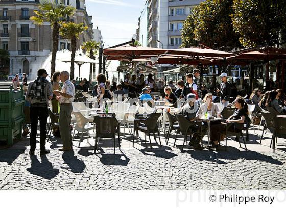 PLACE DE VERDUN, TARBES, BIGORRE, HAUTES-PYRENEES. (65F02119.jpg)