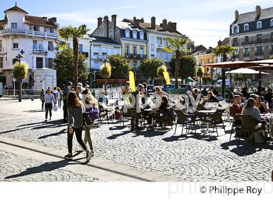 PLACE DE VERDUN, TARBES, BIGORRE, HAUTES-PYRENEES. (65F02120.jpg)