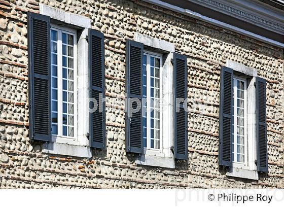 MAISON EN GALETS DE L' ADOUR, TARBES, BIGORRE, HAUTES-PYRENEES. (65F02126.jpg)