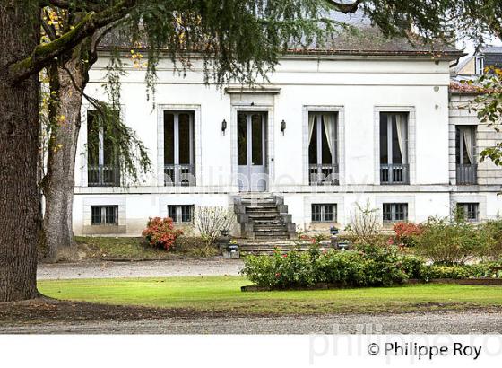 MAISON DU DIRECTEUR,  HARAS NATIONAUX, TARBES, BIGORRE, HAUTES-PYRENEES. (65F02203.jpg)