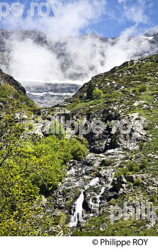CASCADE, CIRQUE DE TROUMOUSE, PAYS TOY, HAUTES-PYRENEES. (65F02523.jpg)