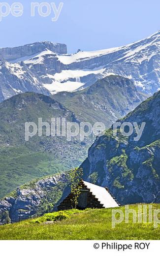 PLATEAU DE SAUGUE  ET CIRQUE DE GAVARNIE, PAYS TOY, HAUTES-PYRENEES. (65F02614.jpg)