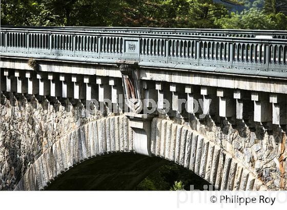 PONT NAPOLEON III , LUZ-SAINT-SAUVEUR, PAYS TOY, HAUTES-PYRENEES. (65F02705.jpg)