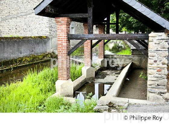 LAVOIR DE JUILLAN, CYCLOTOURISME ENTRE TARBES ET LOURDES, BIGORRE. (65F03009.jpg)