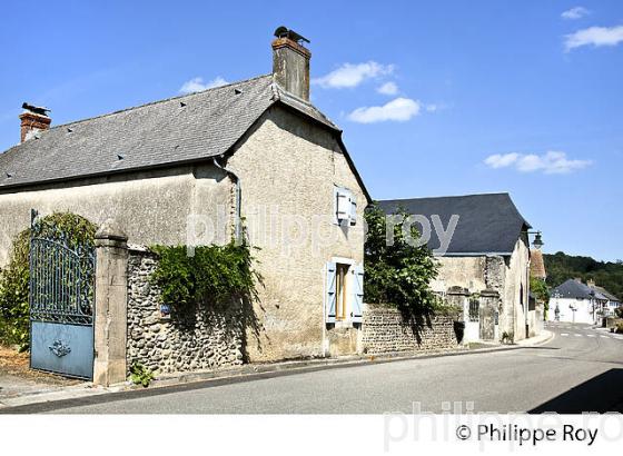 VILLAGE DE LOUEY, VALLEE DE L' ECHEZ,  BIGORRE. (65F03019.jpg)