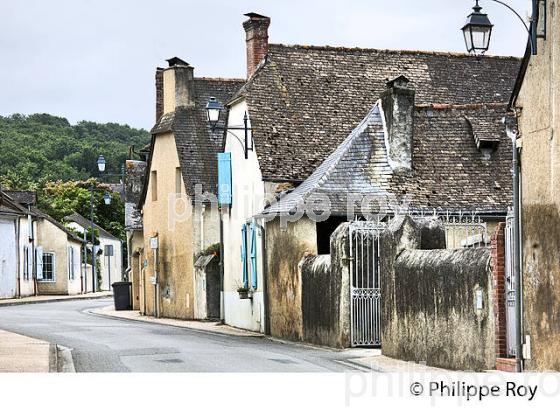 HABITAT TRADITIONNEL, VILLAGE DE LANNE,  VALLEE DE L' ECHEZ,  BIGORRE. (65F03032.jpg)