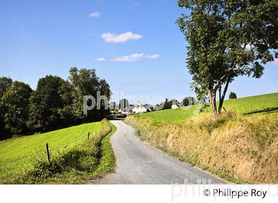 PAYSAGE AGRICOLE ET , VILLAGE  DE AVERAN,  VALLEE DE L' ECHEZ,  BIGORRE. (65F03112.jpg)