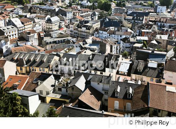 LA VILLE DE  LOURDES, BIGORRE, HAUTES-PYRENEES. (65F03311.jpg)