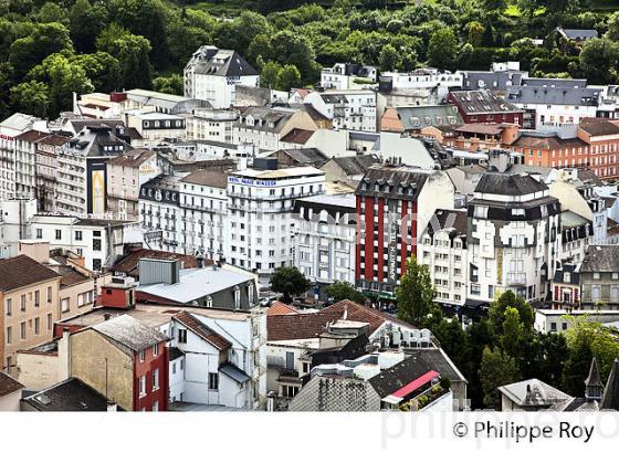 LA  VILLE DE  LOURDES, BIGORRE, HAUTES-PYRENEES. (65F03315.jpg)