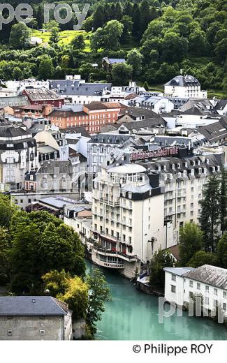 LA  VILLE DE  LOURDES, ET  LE GAVE DE PAU ,   BIGORRE, HAUTES-PYRENEES (65F03318.jpg)
