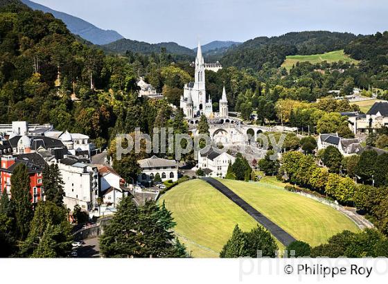 SANCTUAIRE NOTRE DAME DE LOURDES, VILLE DE LOURDES, BIGORRE, HAUTES-PYRENEES. (65F03328.jpg)