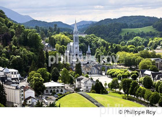 SANCTUAIRE NOTRE DAME DE LOURDES, VILLE DE LOURDES, BIGORRE, HAUTES-PYRENEES. (65F03329.jpg)