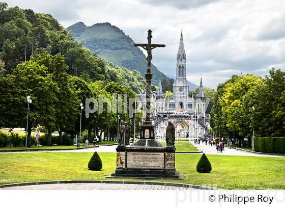 SANCTUAIRE NOTRE DAME DE LOURDES, VILLE DE LOURDES, BIGORRE, HAUTES-PYRENEES. (65F03401.jpg)