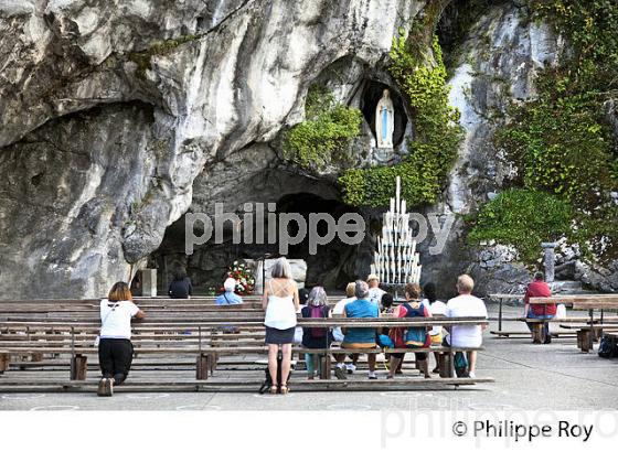 SANCTUAIRE NOTRE DAME DE LOURDES, VILLE DE LOURDES, BIGORRE, HAUTES-PYRENEES. (65F03418.jpg)