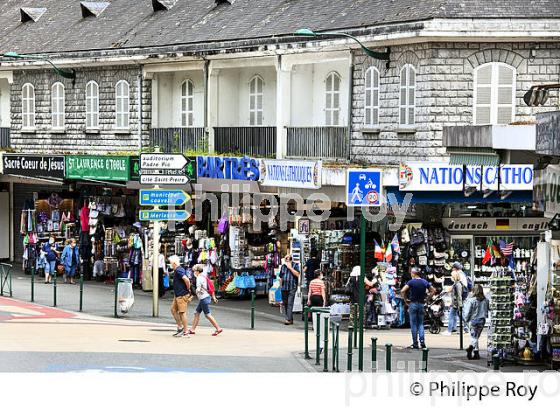 MAGASIN DE PRODUITS MONASTIQUES,   VILLE DE  LOURDES, BIGORRE, HAUTES-PYRENEES. (65F03429.jpg)