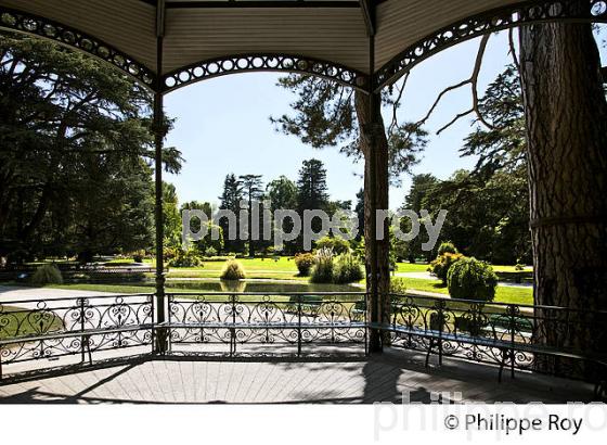 LE JARDIN MASSEY, TARBES, BIGORRE, HAUTES-PYRENEES. (65F03823.jpg)