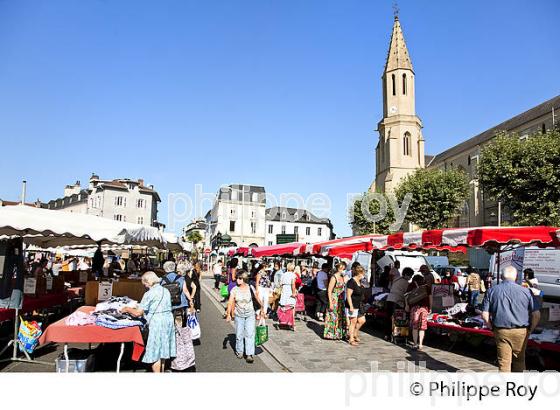 MARCHE DU MERCADIEU ET EGLISE SAINTE-THERESE , TARBES, BIGORRE, HAUTES-PYRENEES. (65F03909.jpg)