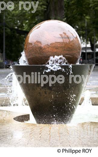 FONTAINE, DROITS DE L' ENFANT, TARBES, BIGORRE, HAUTES-PYRENEES. (65F04001.jpg)