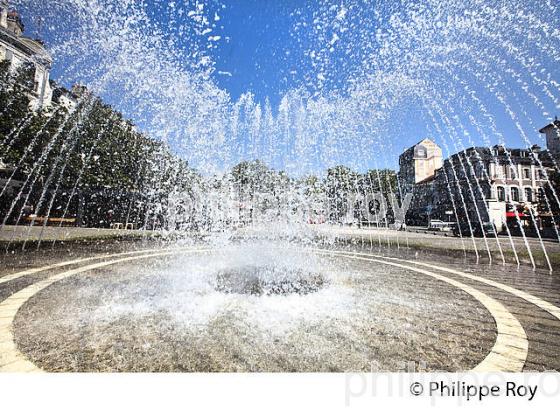 LA  FONTAINE, PLACE DE VERDUN, TARBES, BIGORRE, HAUTES-PYRENEES. (65F04002.jpg)