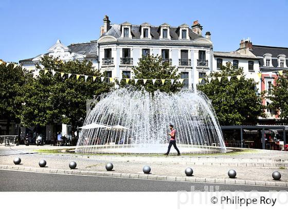 LA  FONTAINE, PLACE DE VERDUN, TARBES, BIGORRE, HAUTES-PYRENEES. (65F04003.jpg)