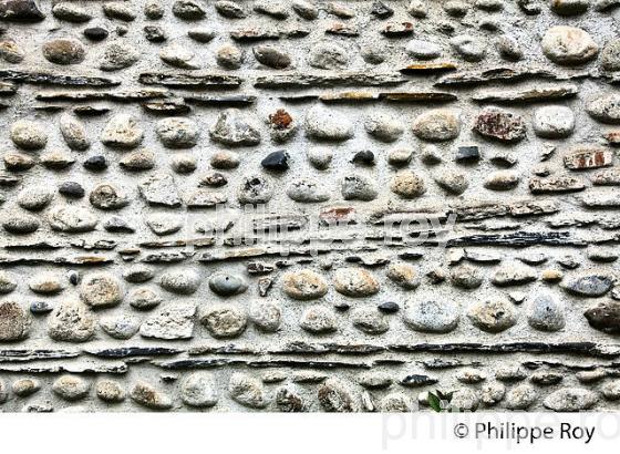 MUR EN GALETS, EGLISE SAINT JEAN BAPTISTE, VILLE DE  TARBES, BIGORRE, HAUTES-PYRENEES. (65F04009.jpg)