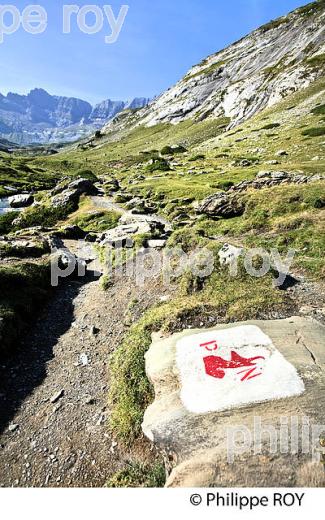 RANDONNEE PEDESTRE, CIRQUE  D' ESTAUBE, PAYS TOY, HAUTES-PYRENEES. (65F04207.jpg)