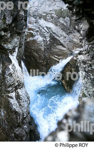 RANDONNEE PEDESTRE, CIRQUE  D' ESTAUBE, PAYS TOY, HAUTES-PYRENEES. (65F04225.jpg)