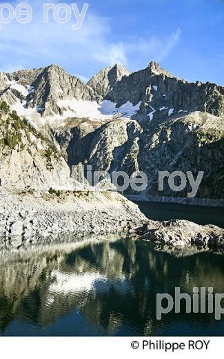 LAC DE CAP DE LONG ET MASSIF  DU NEOUVIELLE, VALLEE D' AURE,  HAUTES-PYRENEES. (65F04513.jpg)