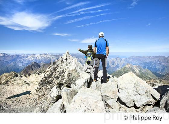 ASCENSION DU PIC DU NEOUVIELLE, VALLEE D' AURE,  HAUTES-PYRENEES. (65F04813.jpg)