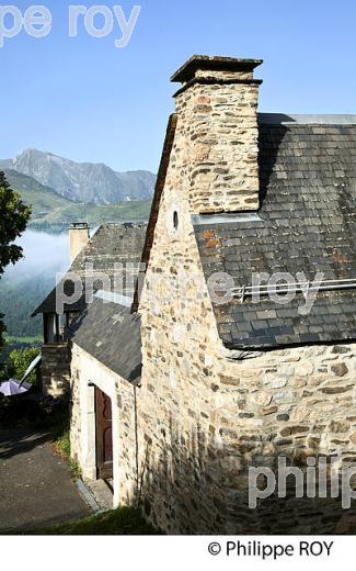 VILLAGE DE MONT,  VALLEE DU LOURON, HAUTES-PYRENEES. (65F04928.jpg)