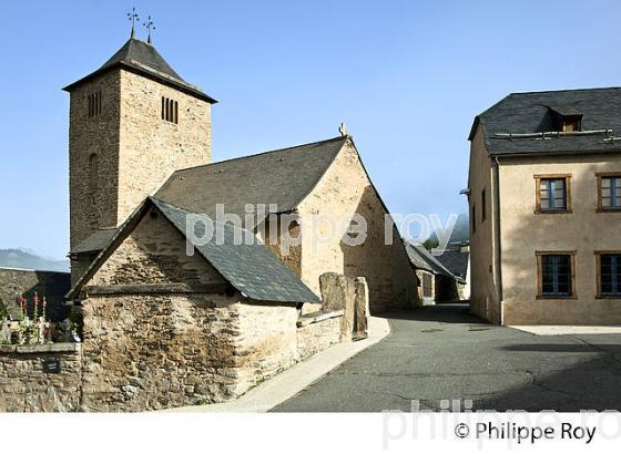 EGLISE ROMABE, VILLAGE DE MONT,  VALLEE DU LOURON, HAUTES-PYRENEES. (65F04931.jpg)