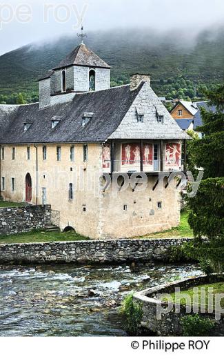 CHATEAU DES NESTES, VILLAGE D' ARREAU,    VALLEE D' AURE, HAUTES-PYRENEES. (65F06524.jpg)