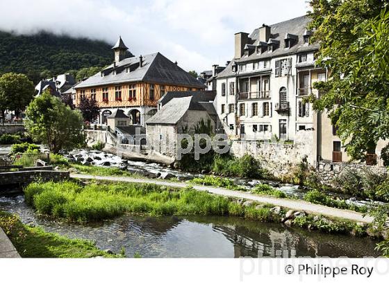 LE VILLAGE D' ARREAU,  VALLEE D' AURE, HAUTES-PYRENEES. (65F06531.jpg)