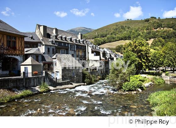 LE VILLAGE D' ARREAU,  VALLEE D' AURE, HAUTES-PYRENEES. (65F06607.jpg)