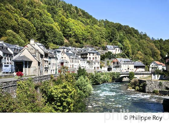 LE VILLAGE D' ARREAU,  VALLEE D' AURE, HAUTES-PYRENEES. (65F06617.jpg)