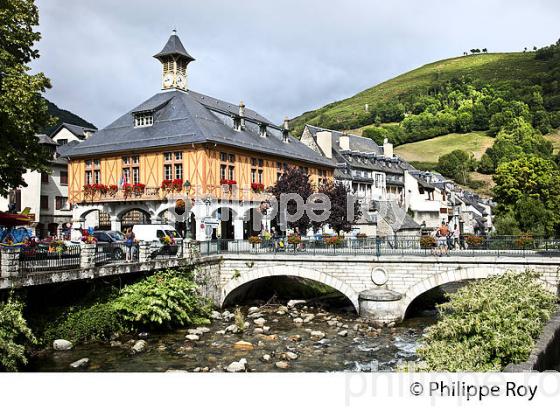 LE VILLAGE D' ARREAU,  VALLEE D' AURE, HAUTES-PYRENEES. (65F06620.jpg)