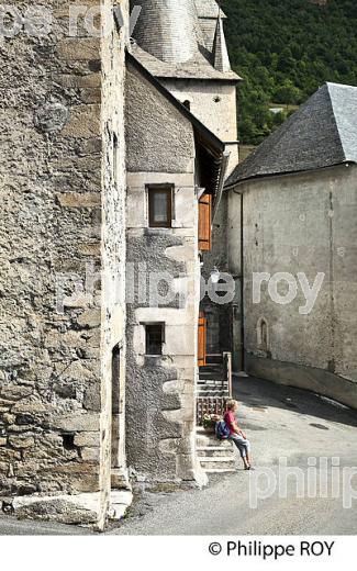 LE VILLAGE D' ANCIZAN,   EN ETE,  VALLEE D' AURE, HAUTES-PYRENEES. (65F06716.jpg)