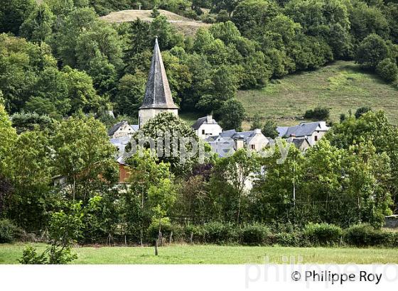 VILLAGE DE GUCHAN, VALLEE D' AURE, HAUTES-PYRENEES. (65F06733.jpg)